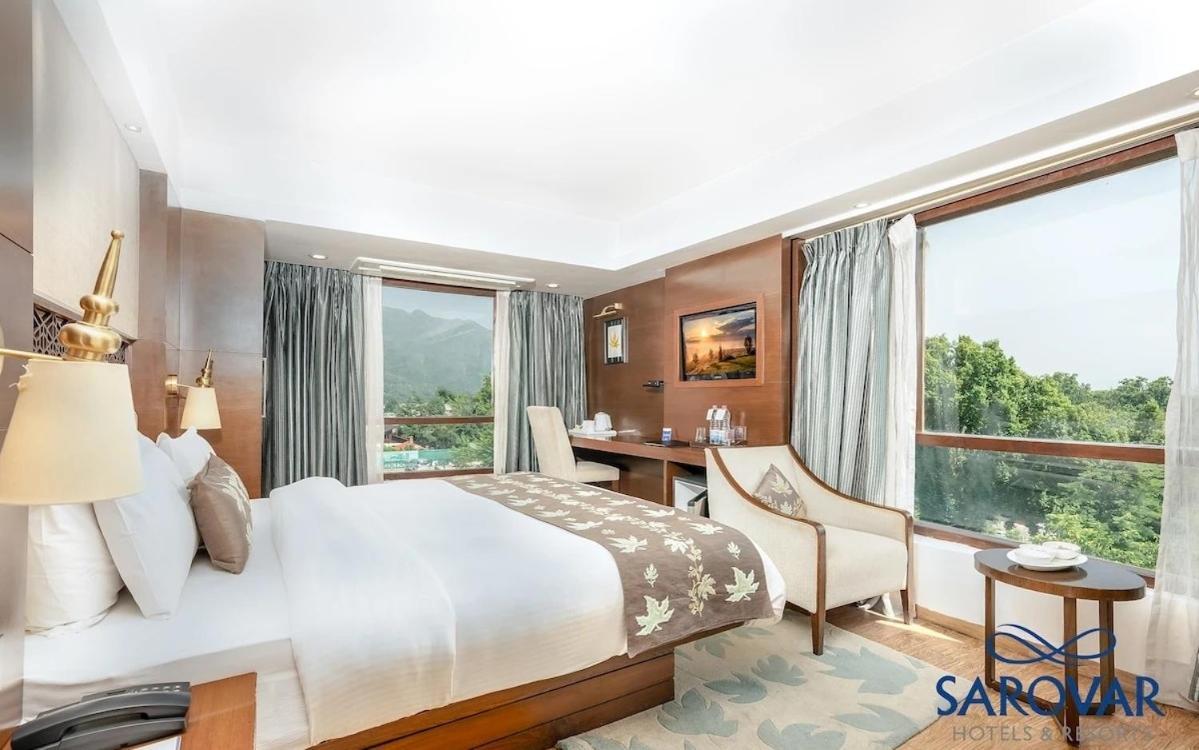 Hotel Golden Tulip Srinagar Exterior foto