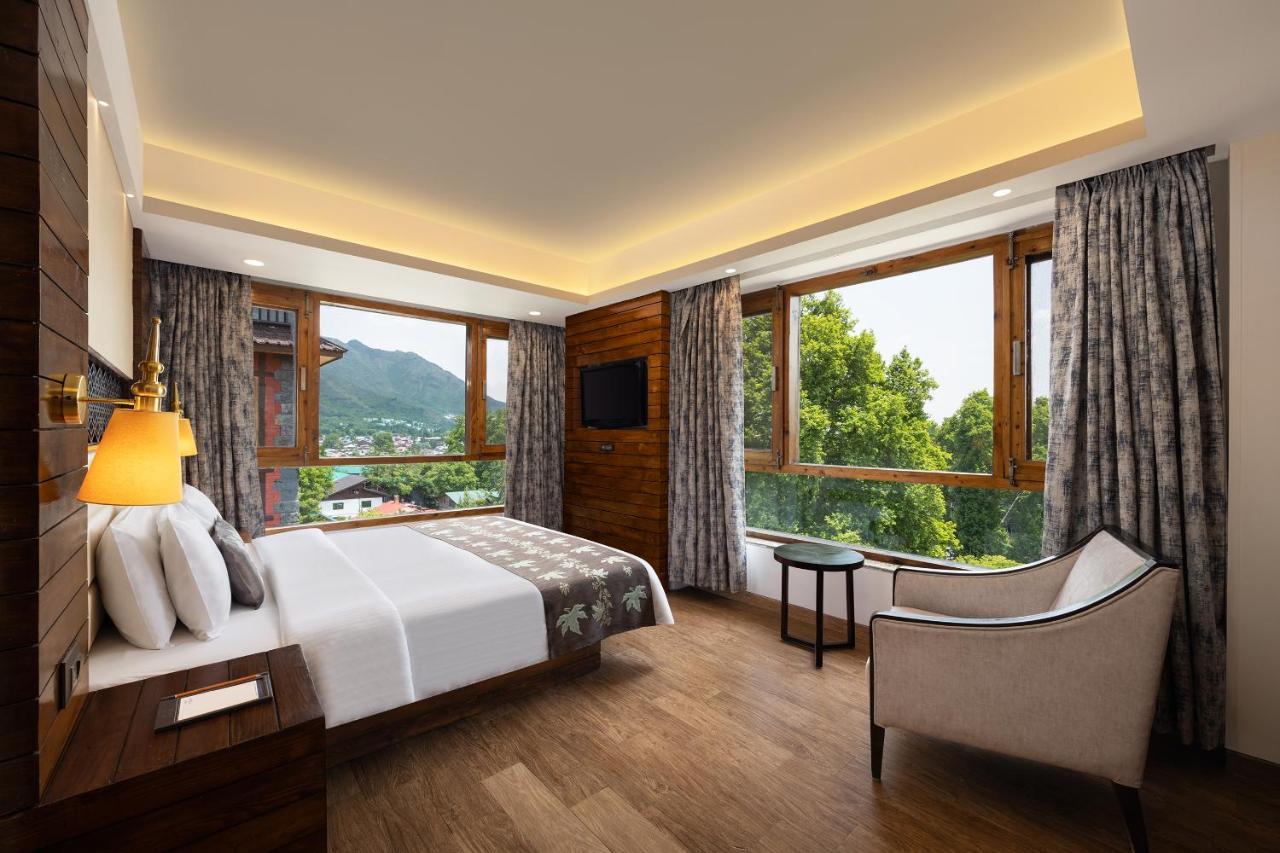 Hotel Golden Tulip Srinagar Exterior foto