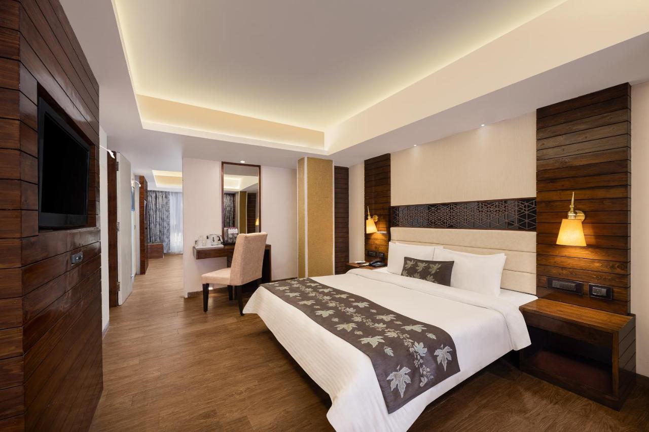 Hotel Golden Tulip Srinagar Exterior foto