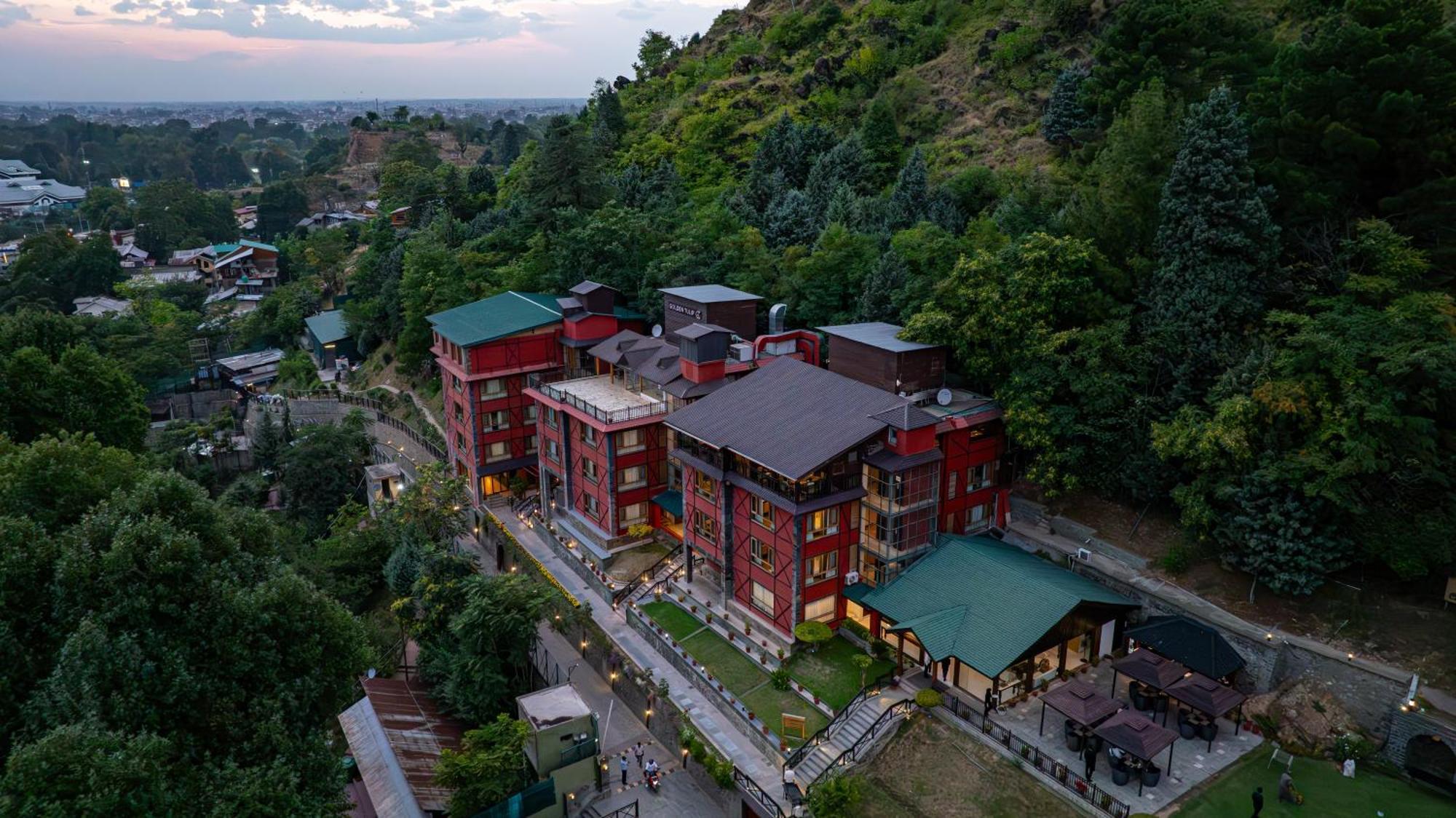 Hotel Golden Tulip Srinagar Exterior foto
