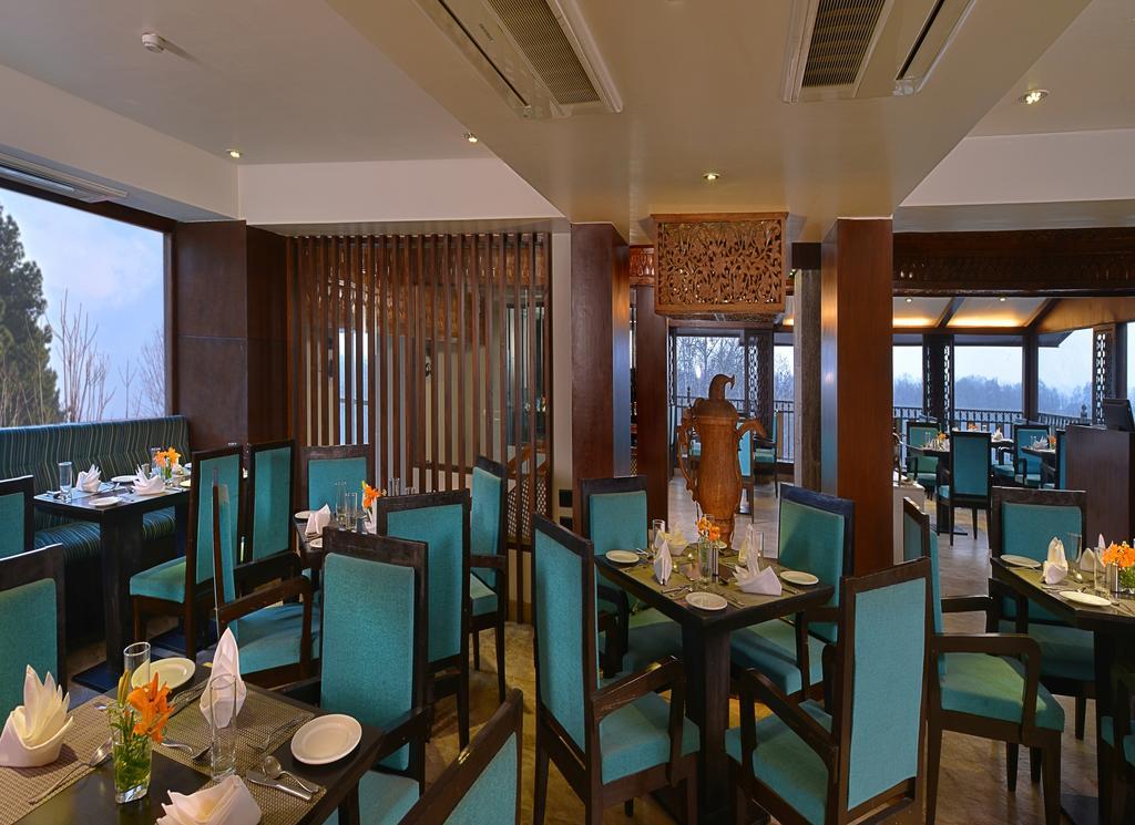 Hotel Golden Tulip Srinagar Exterior foto
