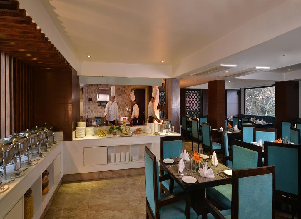 Hotel Golden Tulip Srinagar Exterior foto