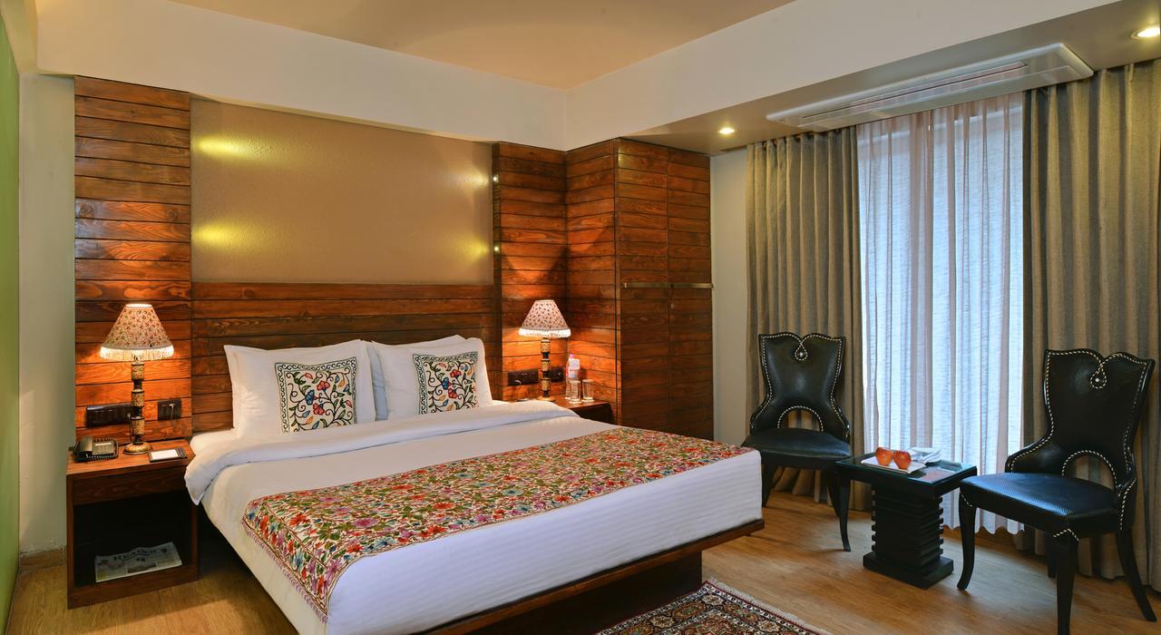 Hotel Golden Tulip Srinagar Exterior foto