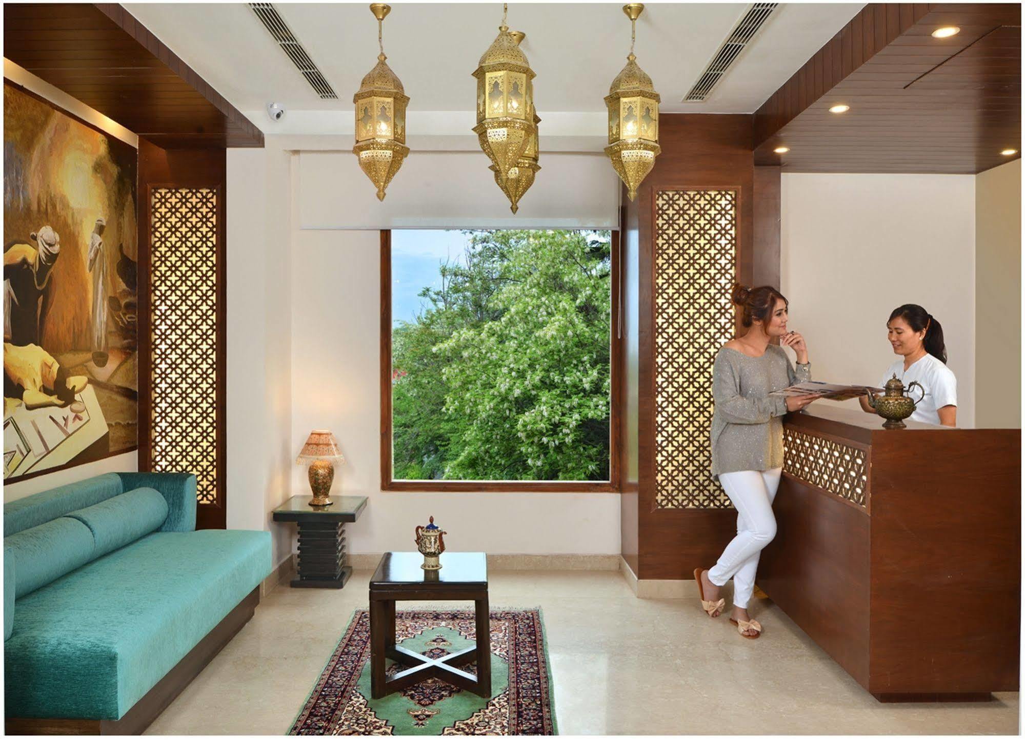 Hotel Golden Tulip Srinagar Exterior foto