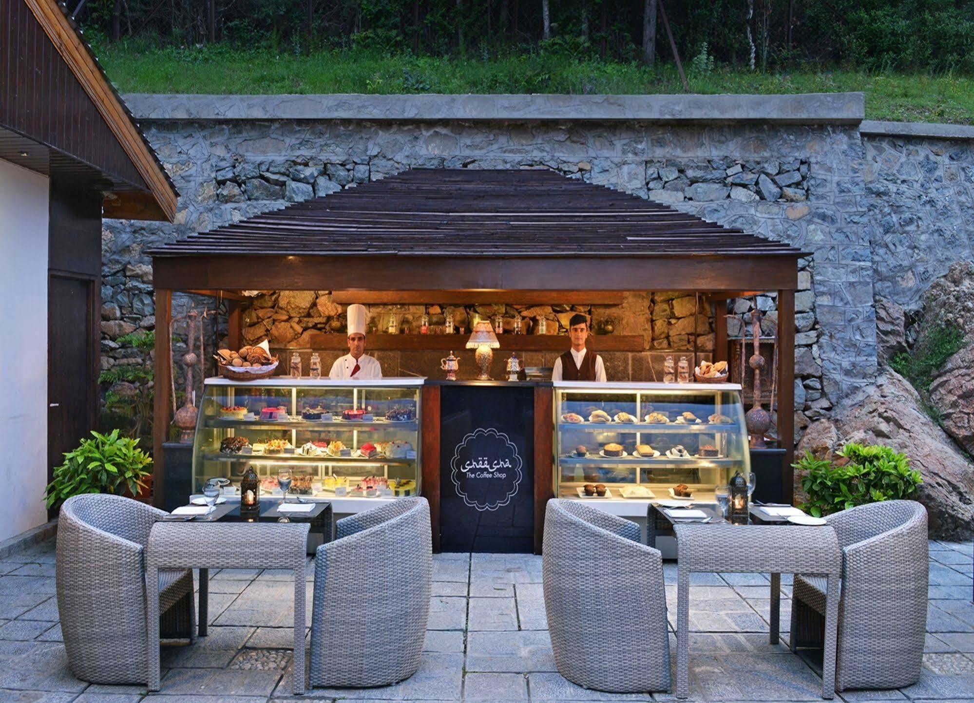 Hotel Golden Tulip Srinagar Exterior foto