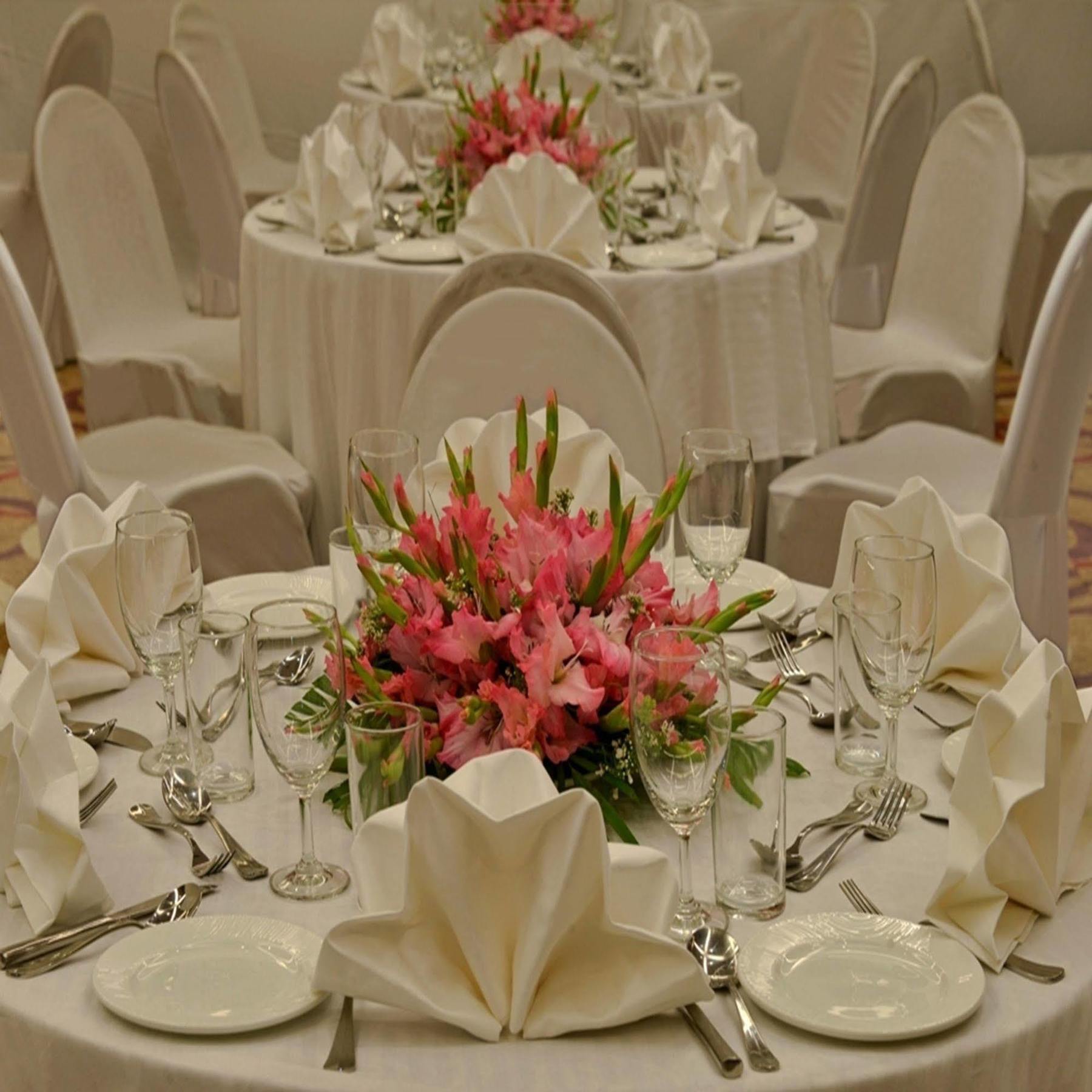 Hotel Golden Tulip Srinagar Exterior foto